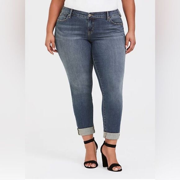Torrid BOYFRIEND JEAN - VINTAGE STRETCH MEDIUM WASH - Picture 1 of 10